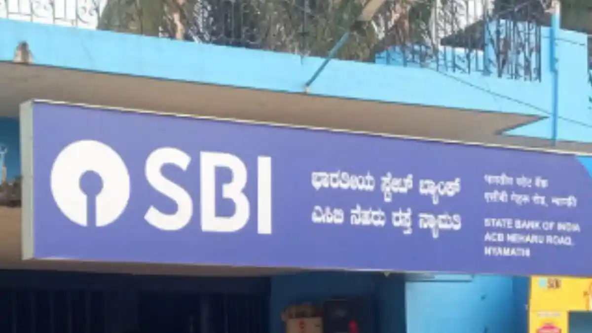 SBI ಬ್ಯಾಂಕ್​ಗೆ ಕನ್ನ..!: ನಗದು-ಚಿನ್ನಾಭರಣ ದೋಚಿದ ಕಳ್ಳರು.‌. ಸಿಸಿಟಿವಿ ಕ್ಯಾಮೆರಾದ ಡಿವಿಆರ್ ಸಮೇತ ಪರಾರಿ