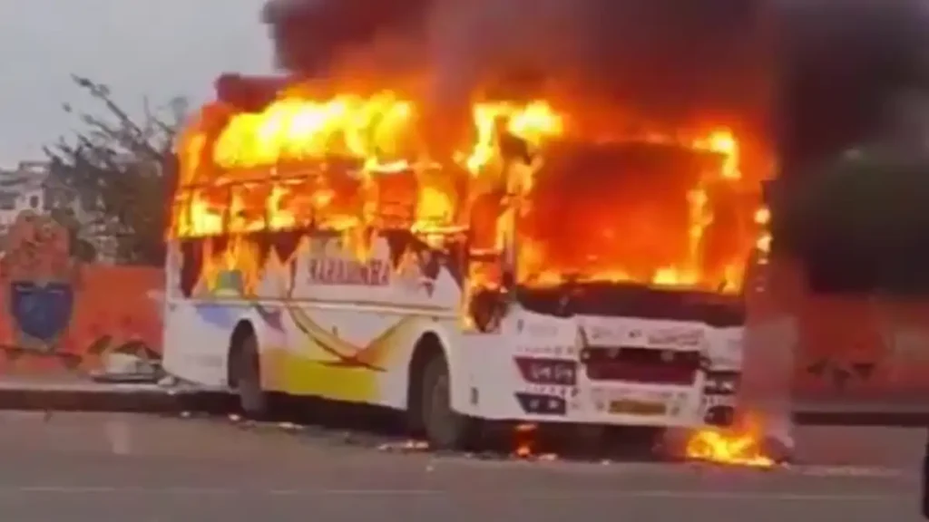 Bus going to Mahakumbha Mela caught fire