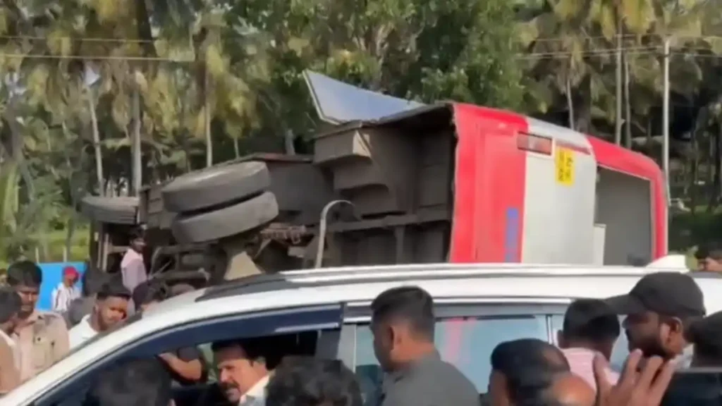 KSRTC bus overturned..| Video