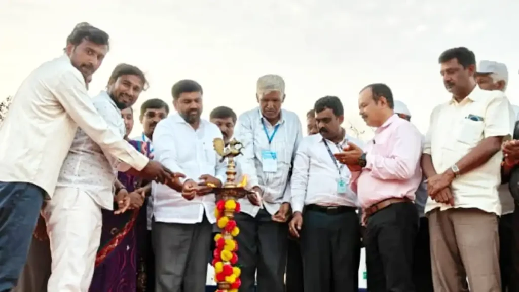 Milking competition in Ujjani