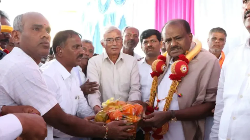 Human relations in villages should not be spoiled by politics: HDK appeals